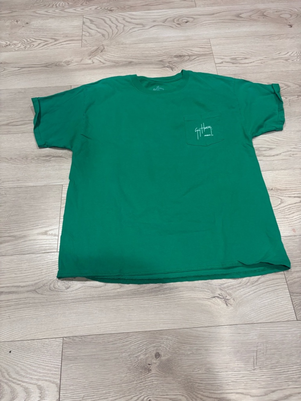 GUY HARVEY Blue Water Men’s L, green one-pocket T-shirt. Pre-loved no flaws